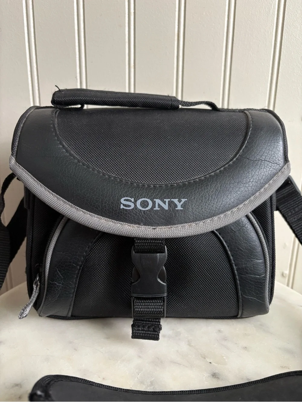 Sony Cushioned Camera Bag LCS-X20 Black Faux Leather Adjustable Strap w/Pockets
